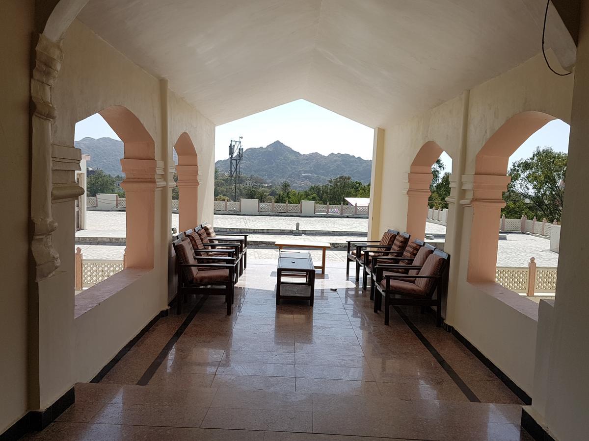 Hotel Palanpur Palace 아부 산 외부 사진
